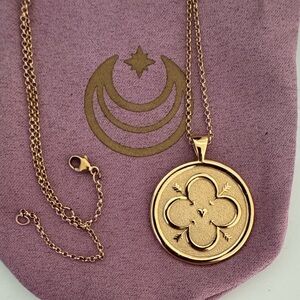Gold Pendant Necklace